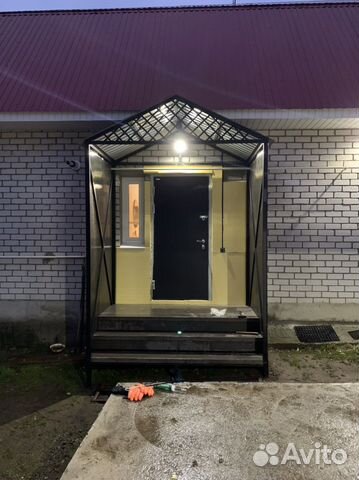 Козырек над входной дверью