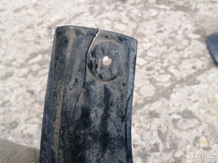 Брызговик задний левый Peugeot 3008 2010)