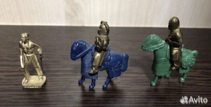 Игрушки киндер сюрприз. Металлические солдатики. 9
