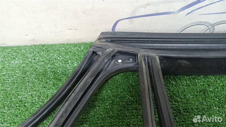 Уплотнитель стекла двери VW Golf V Variant 2003-2