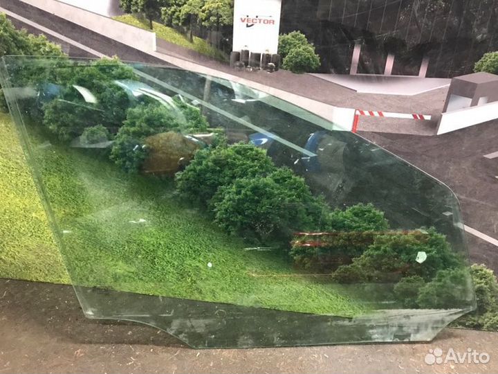 Стекло двери переднее правое Mercedes M-Класс W164