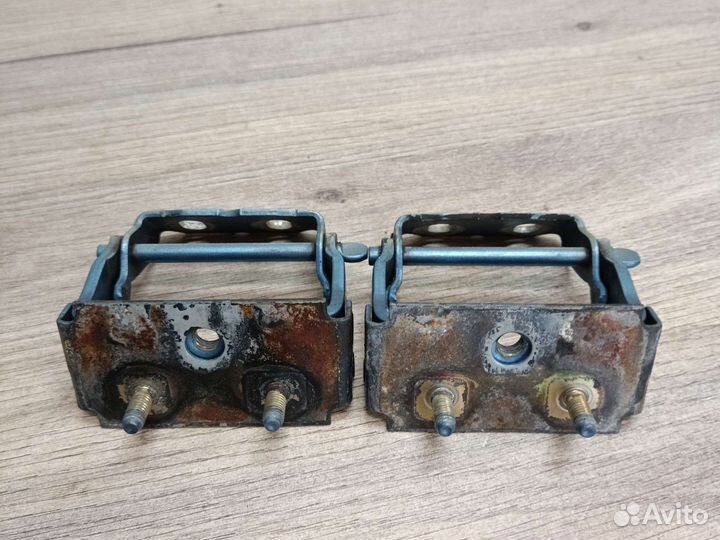 Петля крышки багажника ford focus 1