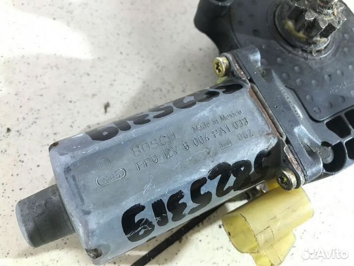 Моторчик переднего правого стеклоподъемника