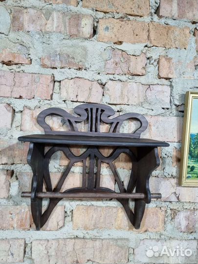 Полочка настенная деревянная в стиле модерн