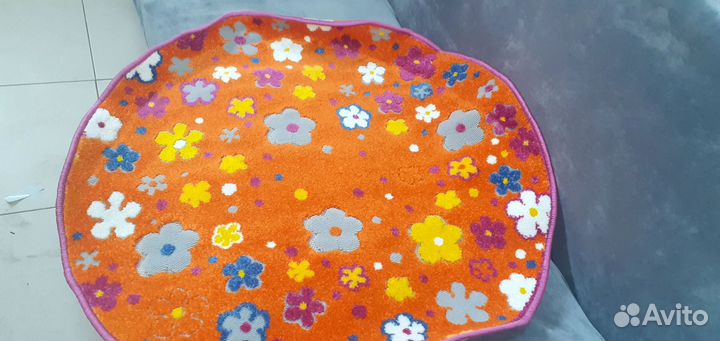 Ковер новый позитивный