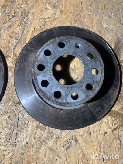 Диски тормозные задние Volkswagen Golf A6 BSE 2009