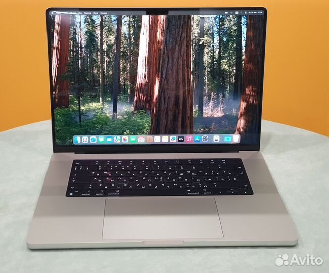 Apple macbook pro 16 M1 pro 1tb
