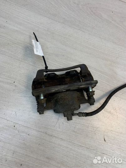 Суппорт тормозной передний левый Honda Civic 4D