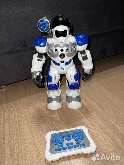 Робот на пульте управления