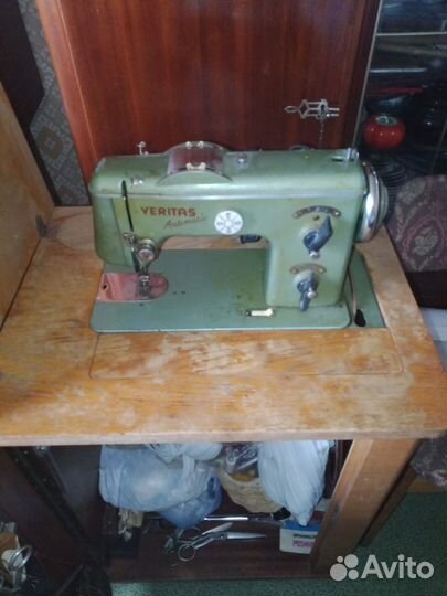 Швейная машинка с тумбой Veritas 8014/3