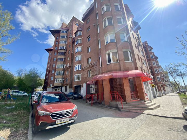 Офис в центре города около набережной реки