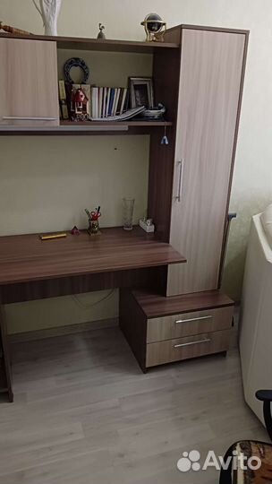 Компьютерный столик бу с полками