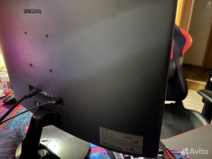 Монитор Samsung C24F390FHI