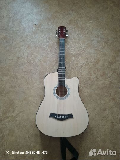 Акустическая гитара