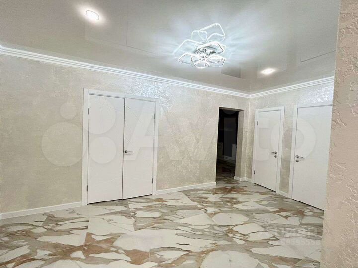 2-к. квартира, 77,7 м², 1/9 эт.