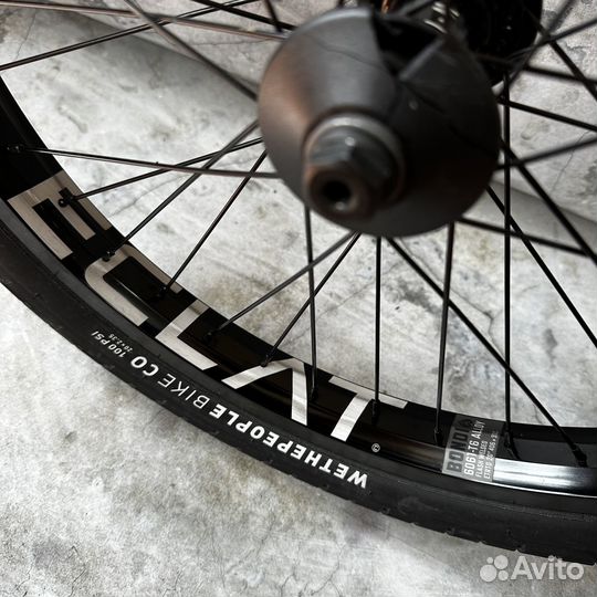 Переднее колесо: Втулка WTP Helix, Обод Eclat Bond