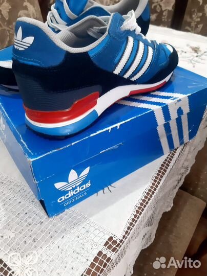 Кроссовки adidas zx750