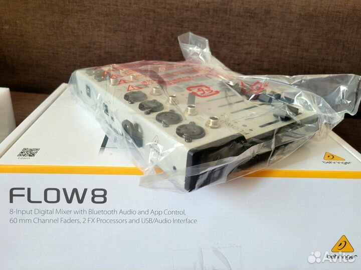 Цифровой микшерный пуль Behringer flow 8
