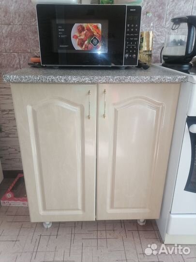 Стол тумбовый