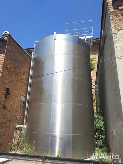 Резервуар вертикальный, 30 куб.М, емкость из нержа