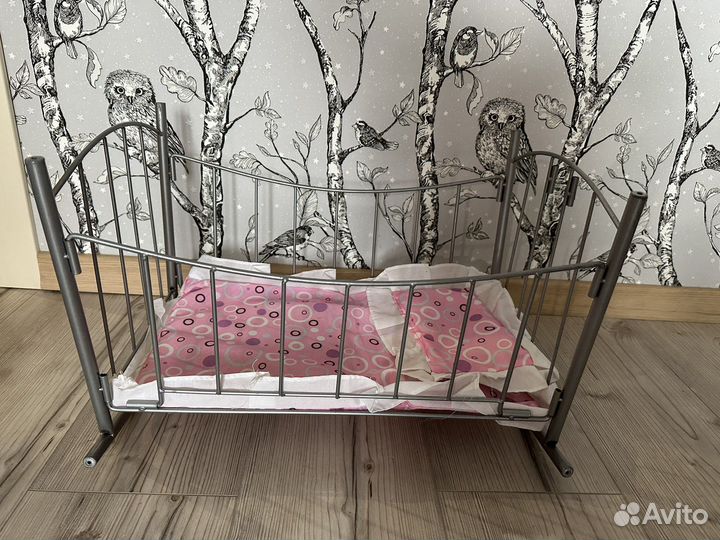 Кроватка для куклы с балдахином