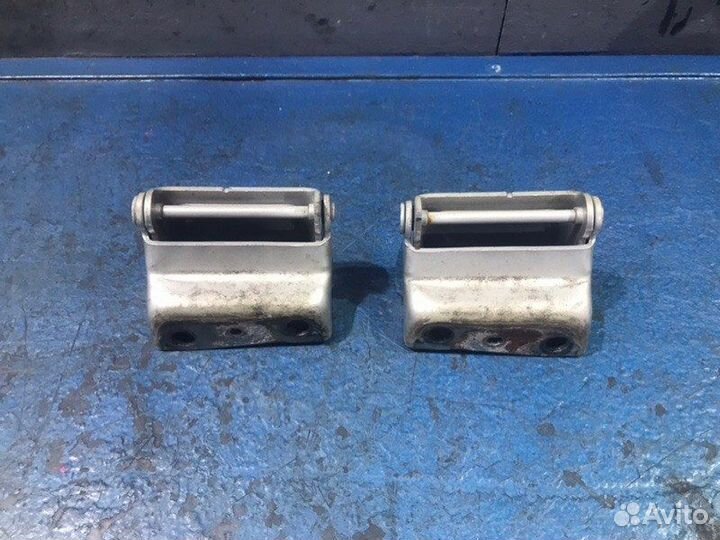 Петли багажника Chrysler Voyager 4