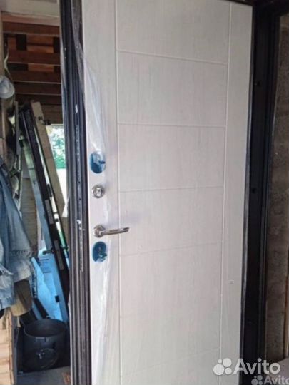 Дверь входная уличная с терморазрывом