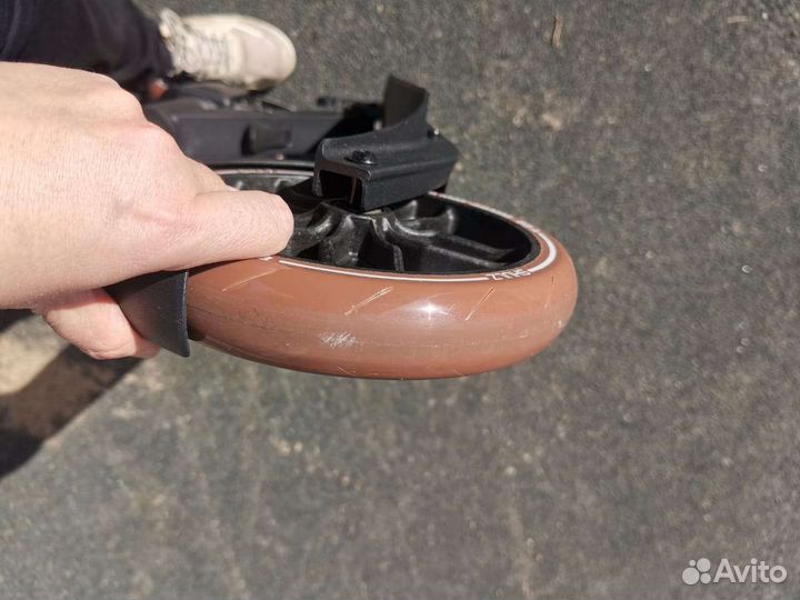 Самокат Schulz 200 черный с оригинальным чехлом