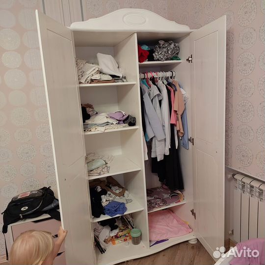 Шкаф деревянный