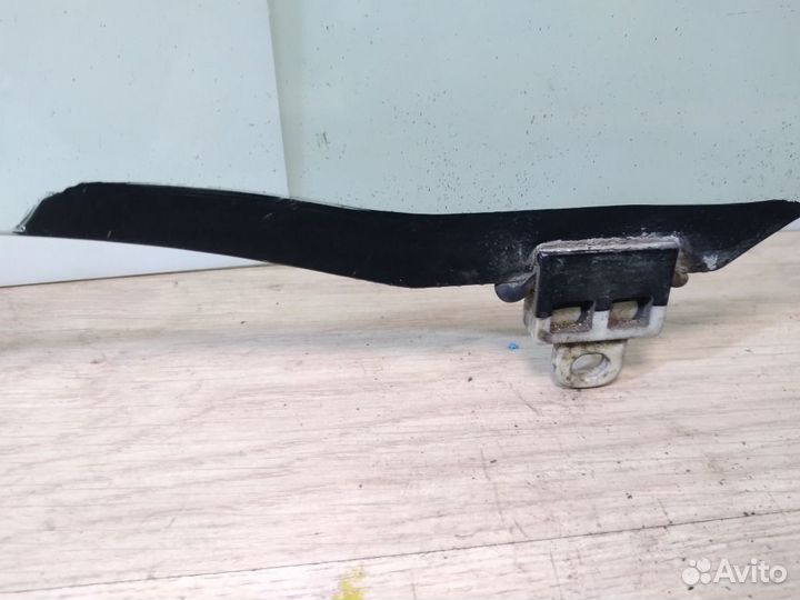 Стекло двери переднее левое Nissan Maxima A32 VQ20