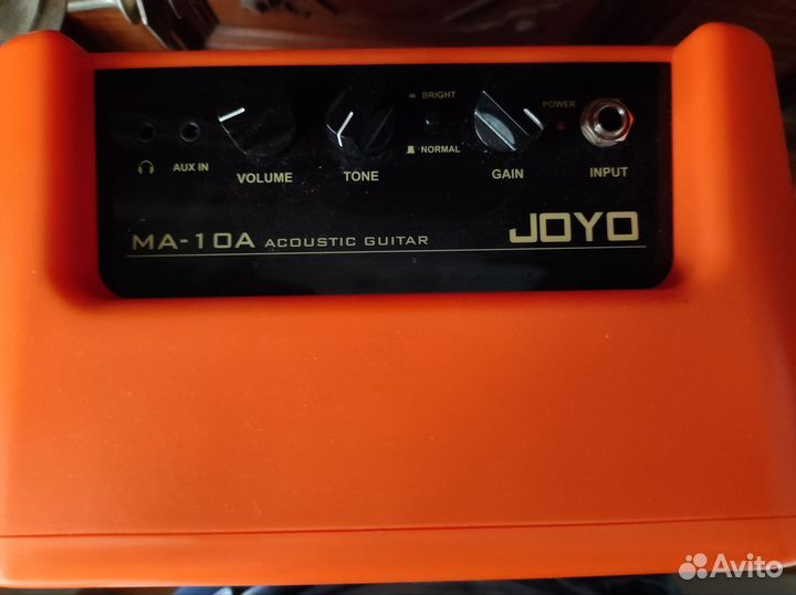 Joyo MA-10A - комбоусилитель для ак гитары, 10Вт