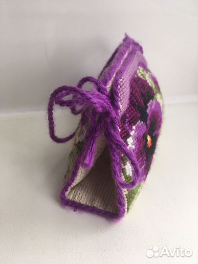 Вышитая игольница Анютины глазки