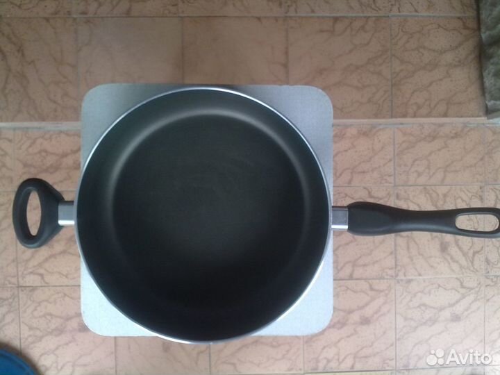 Сковорода антипригарная большая с крышкой новая