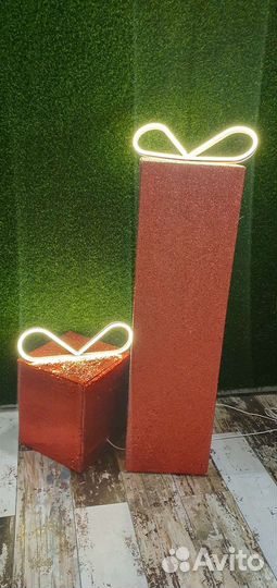 Предметы для фотозоны коробки подарки