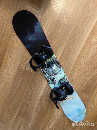 Сноуборд с креплениями 147