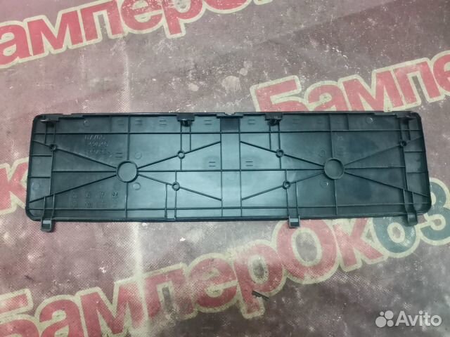 Заглушка облицовки багажника задний Toyota RAV4