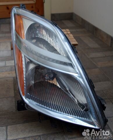 Фара правая и капот б/у на ToyotaPrius 06-09 г. в