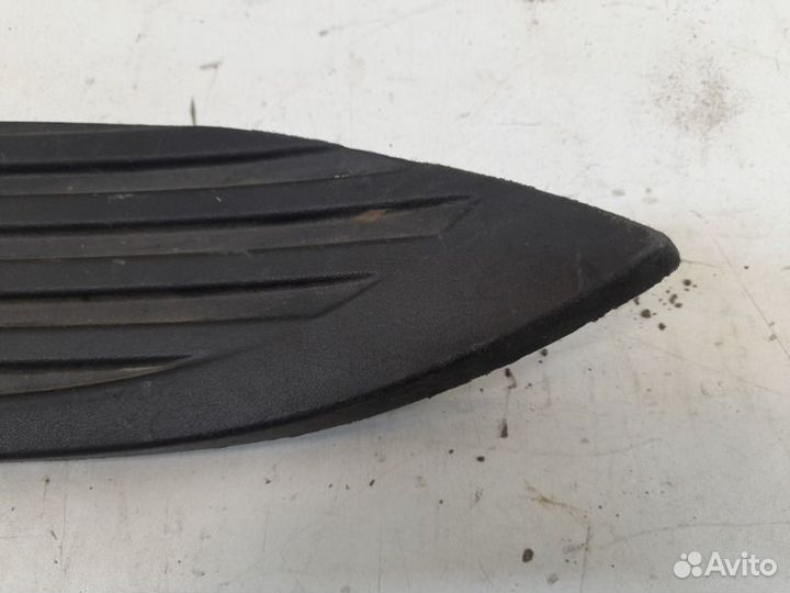 Накладка подножки правая Toyota Land Cruiser 200