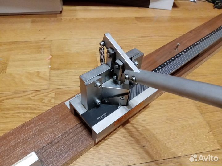 Настольная гильотинаMini-Mitre с линейкой на 100см