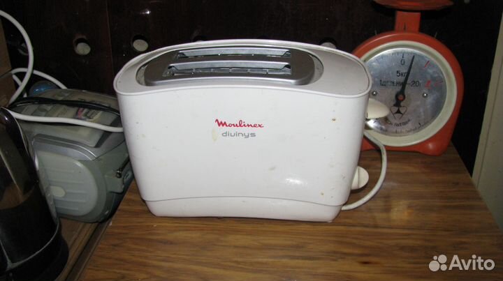 Тостер,магнитофон кассет,бутербродница,весы