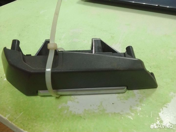 Кнопка звукового сигнала Land Rover Freelander 2 L