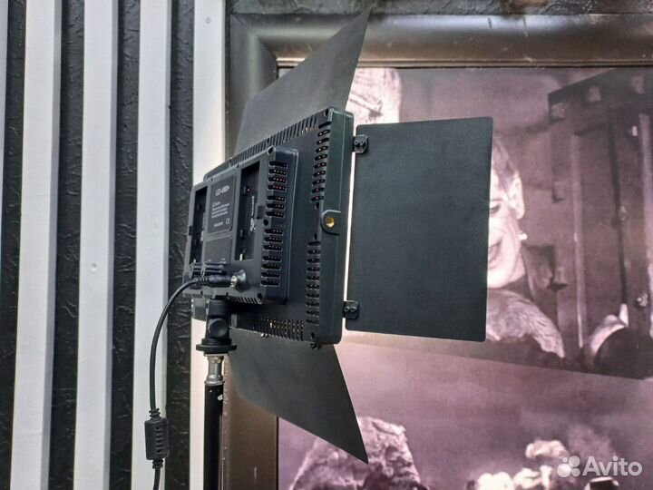 Видеосвет со шторками 210см + штатив