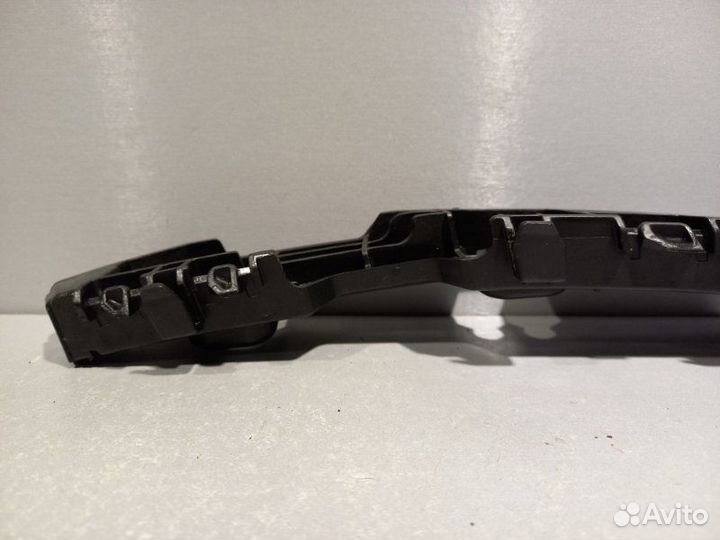 Кронштейн бампера задний правый Kia Seltos G4NH