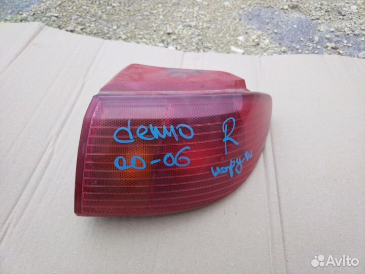Задний фонарь Mazda 2 Demio внешний правый