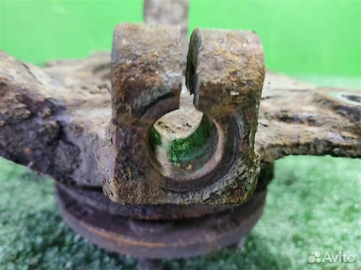 Кулак передний левый Chrysler PT Cruiser 2007