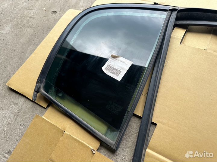 Форточка правая Рено Меган 2 Renault Megane 2