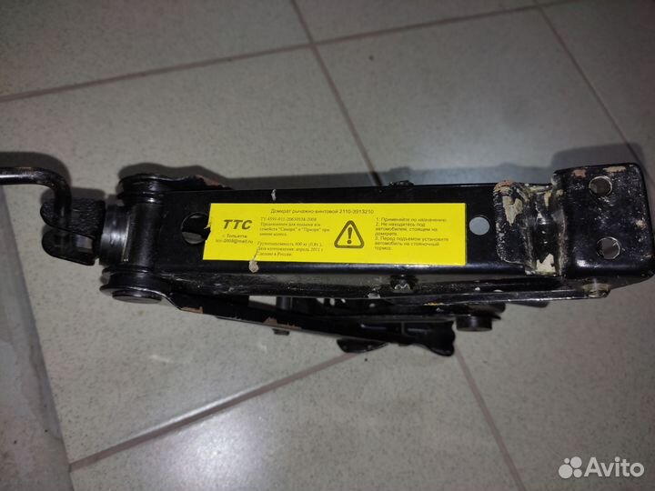 Домкрат автомобильный