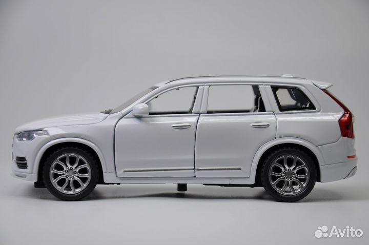 Модель авто Volvo XC90 1:32 металл