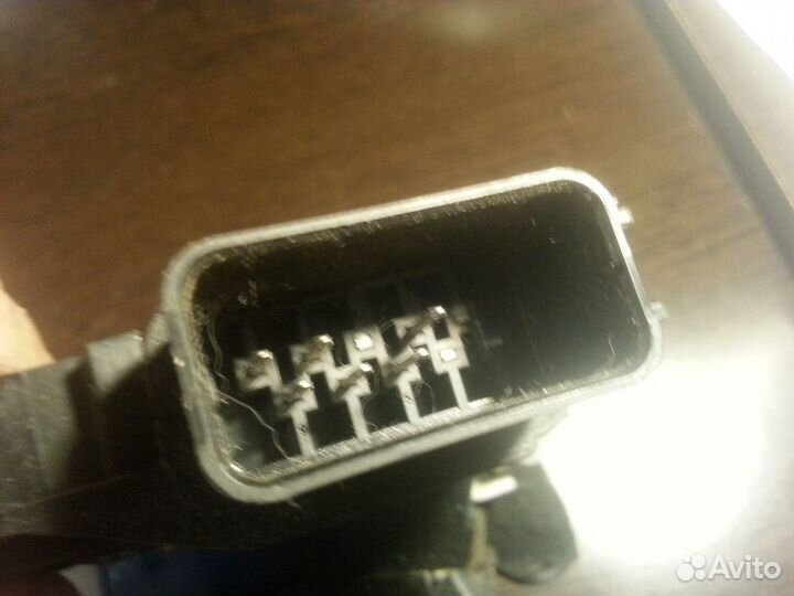 Замок двери задней правой 31253917 volvo S80 (06)