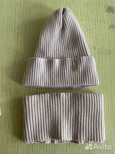 Демисезонная шапка,в хорошем состояние